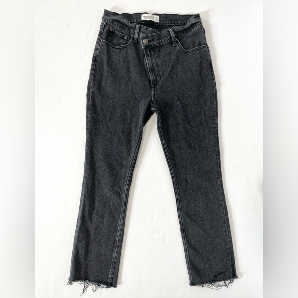 Abercrombie and Fitch The 90s Slim Straight Ultra High Rise Jeans Size 28 Black